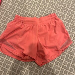 Lululemon hotty hot short, low rise,size 6, great condition